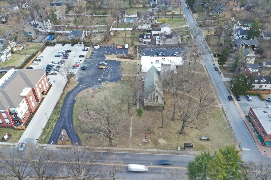 204 E Lockwood Ave, Webster Groves, MO for sale - Primary Photo - Image 1 of 1