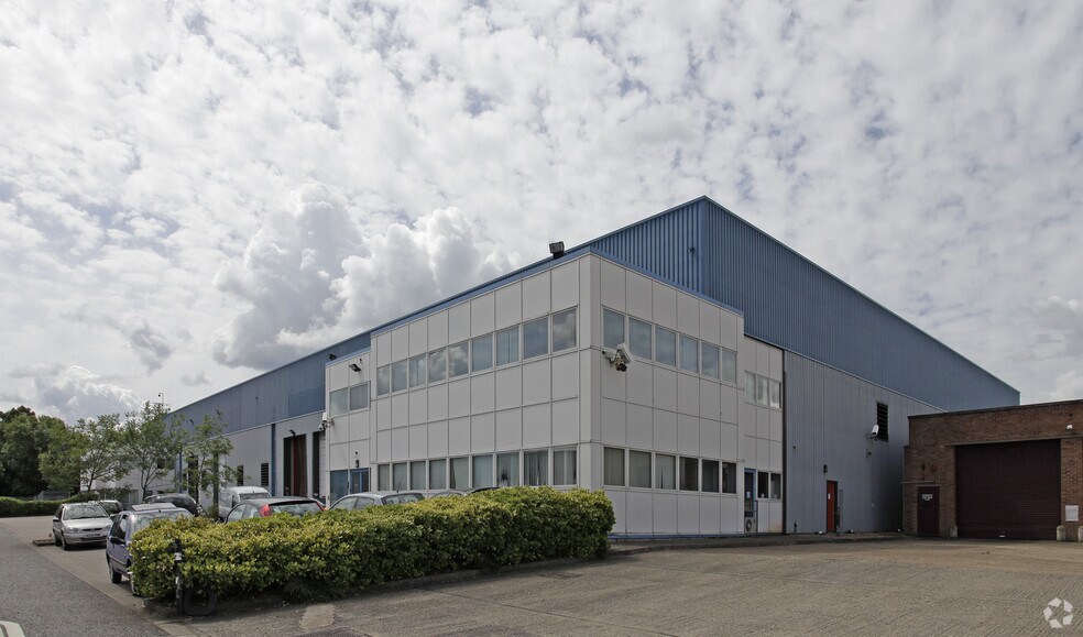 Summit Rd, Potters Bar for sale - Primary Photo - Image 1 of 1