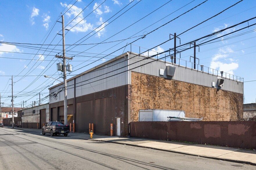 23-53 Rome St, Newark, NJ for rent - Building Photo - Image 1 of 19