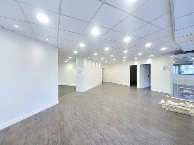 Location Commerce 163 m² à 340 m²