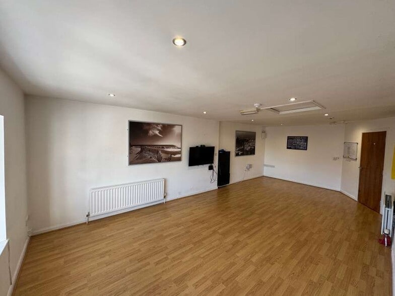 13B Antrim St, Lisburn to rent - Building Photo - Image 3 of 4