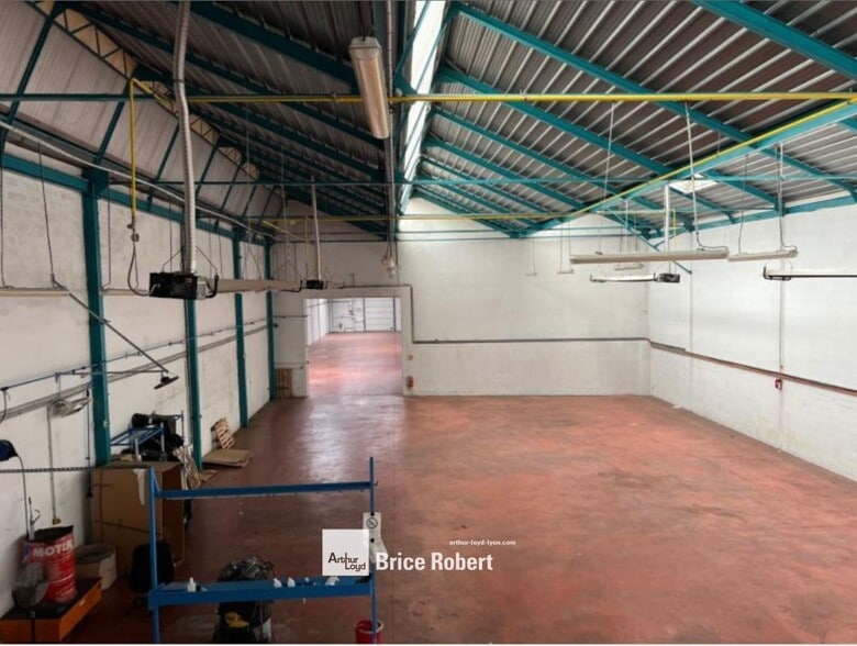 Light Industrial in Lyon to rent - Interior Photo - Image 3 of 5