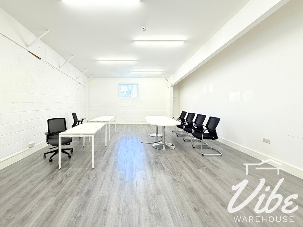 Grosvenor Way, London to rent Building Photo- Image 1 of 6