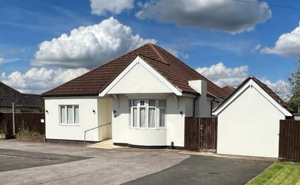 152 Moredon Rd, Swindon for sale Primary Photo- Image 1 of 1