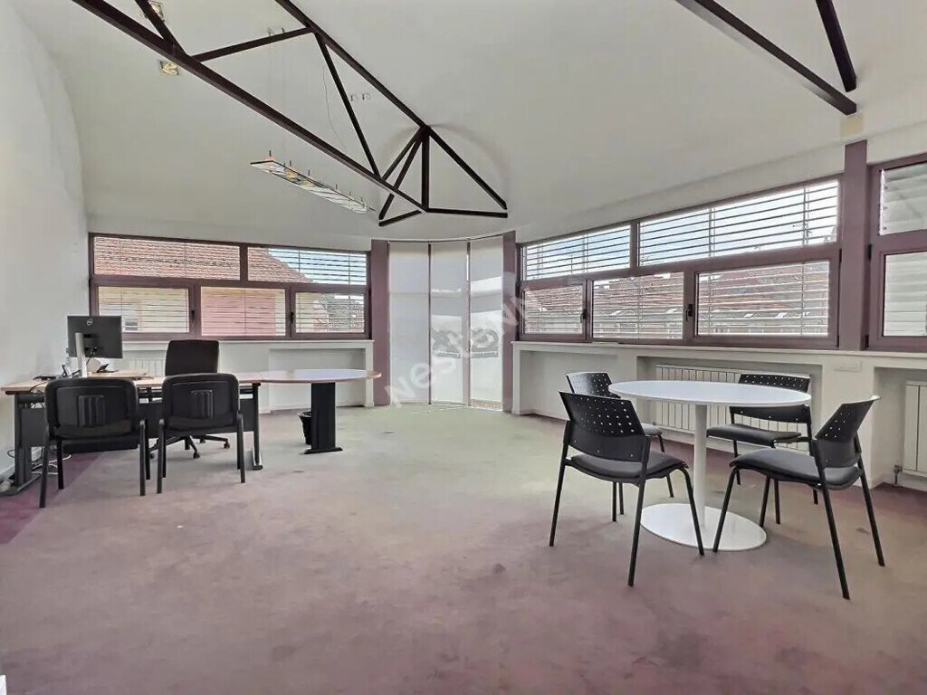 Location Bureaux 500 m² - Photo 1