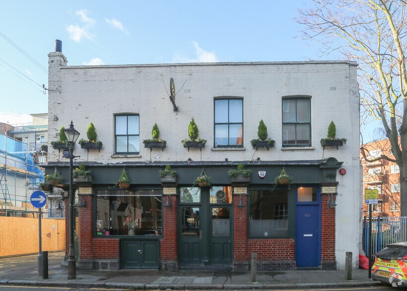 255 Globe Rd, London for sale - Primary Photo - Image 1 of 1