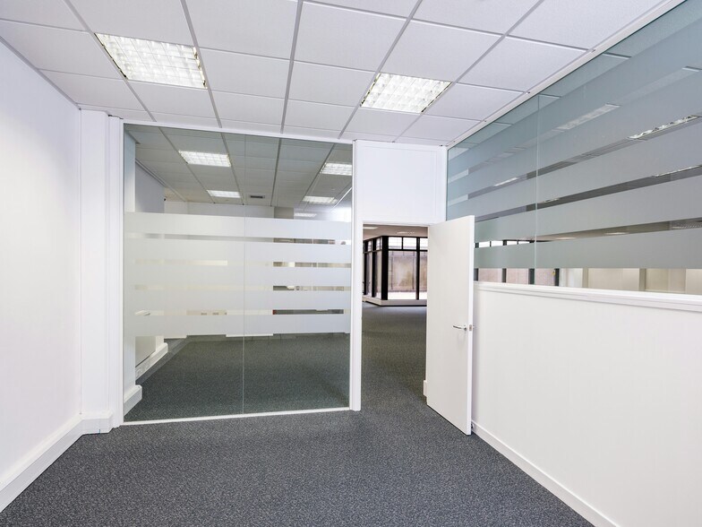 475-485 Union St, Aberdeen to rent - Interior Photo - Image 3 of 4