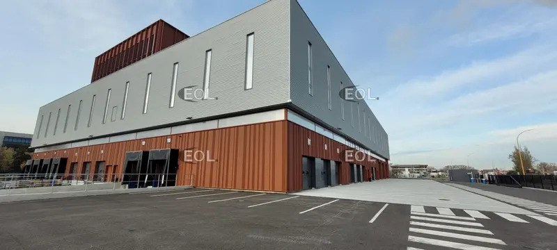 Industrial in Lyon to rent - Building Photo - Image 1 of 5