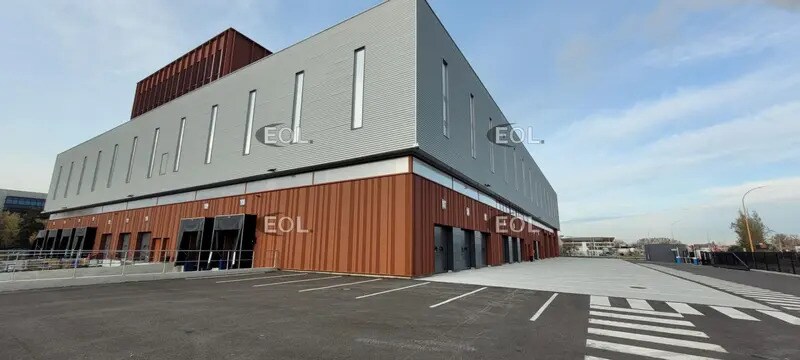 Industrial in Lyon to rent Building Photo- Image 1 of 6