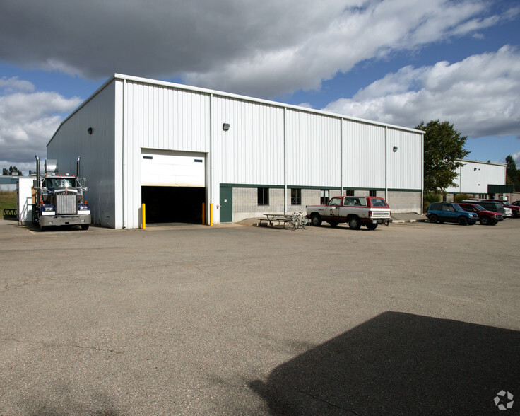 4621 Spartan Industrial Dr SW, Grandville, MI for sale - Building Photo - Image 2 of 9