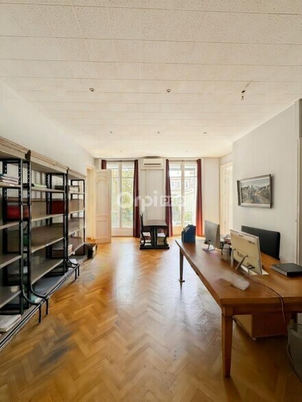Office in Marseille to rent - Interior Photo - Image 2 of 5
