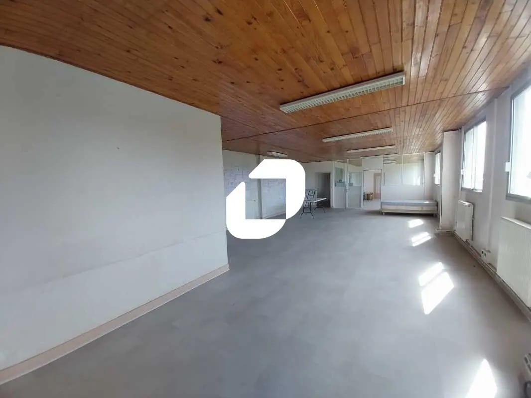 Office in BOISSY-L'AILLERIE to rent Interior Photo- Image 1 of 10