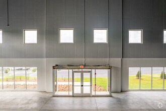 3905 Commerce Center Blvd, Bethlehem, PA to rent Interior Photo- Image 1 of 13