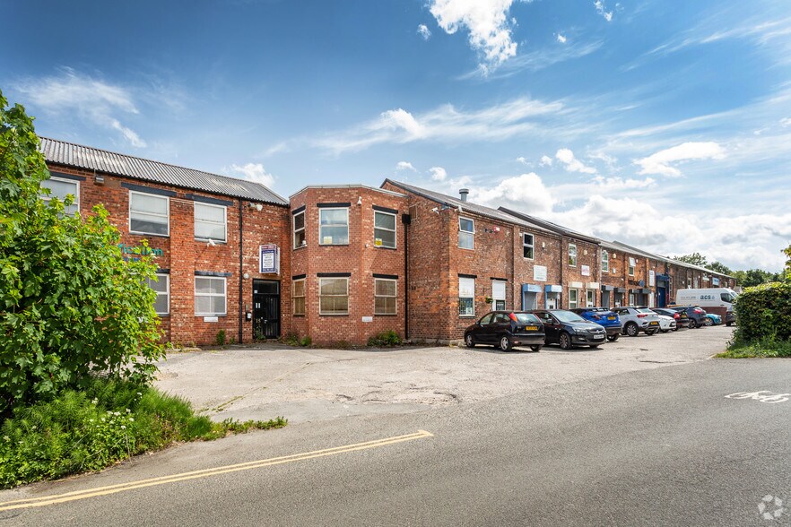 1-20 Attenburys Ln, Altrincham for sale - Primary Photo - Image 1 of 1