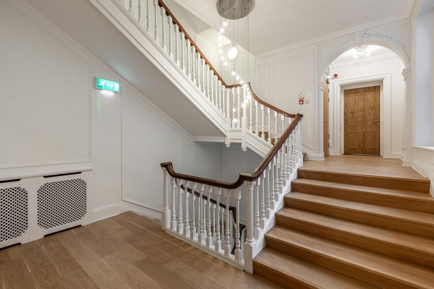 12 Hobart Pl, London to rent - Building Photo - Image 3 of 15