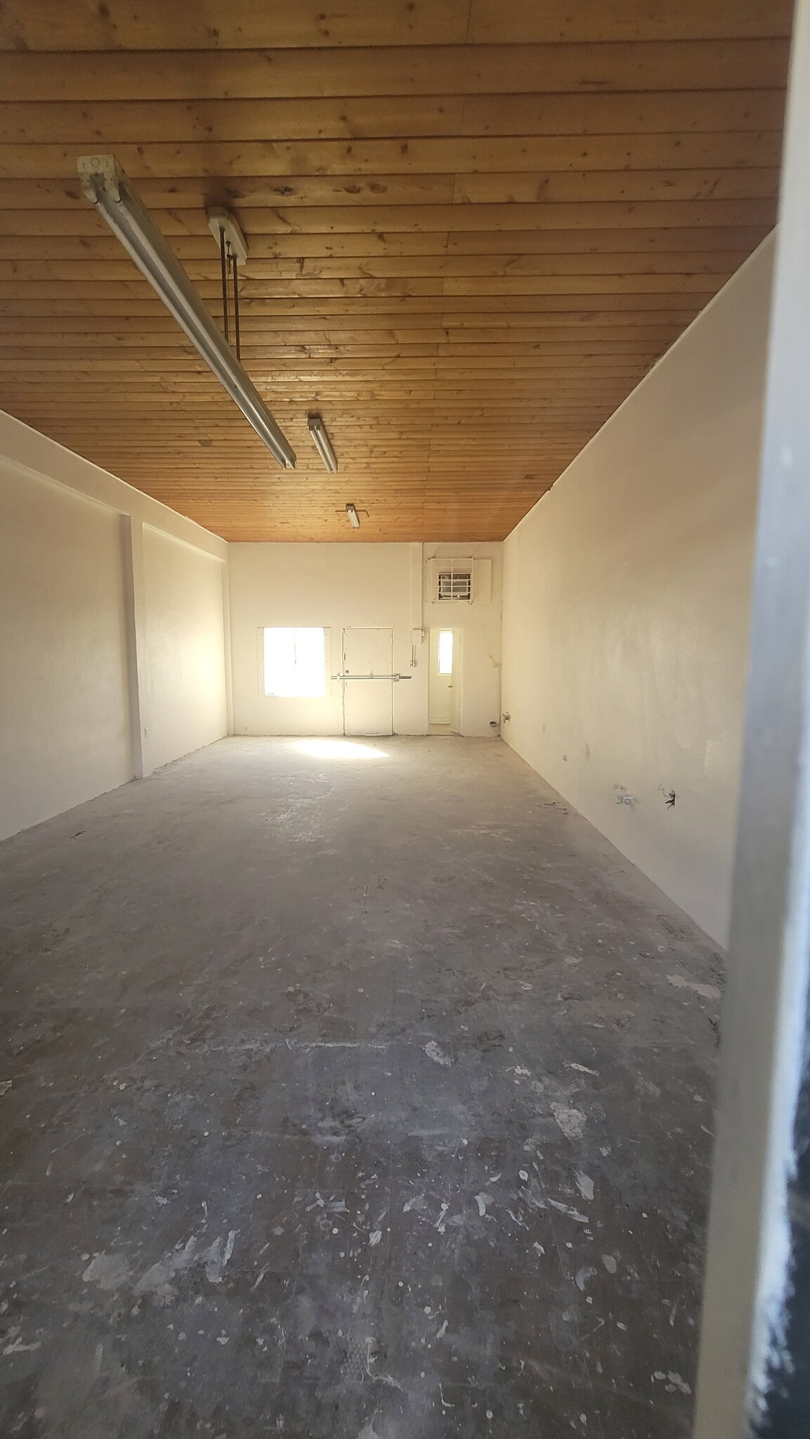 923 E Base Line St, San Bernardino, CA to rent Interior Photo- Image 1 of 4