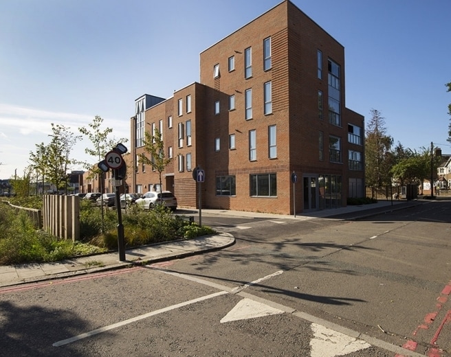 9 Kathleen Ave, London to rent Primary Photo- Image 1 of 16