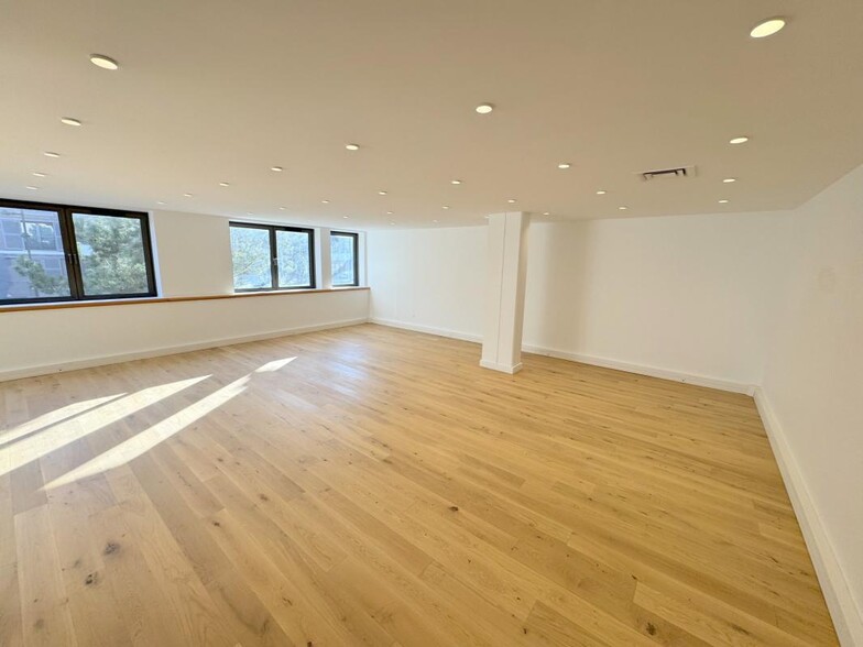 Office in Viroflay to rent - Interior Photo - Image 2 of 8