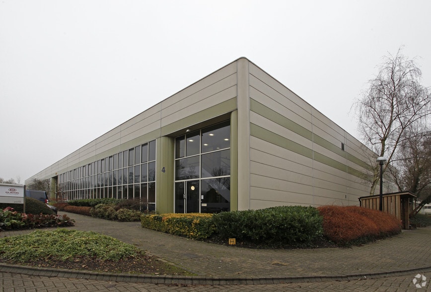 Woodshots Meadow, Watford to rent - Primary Photo - Image 1 of 4