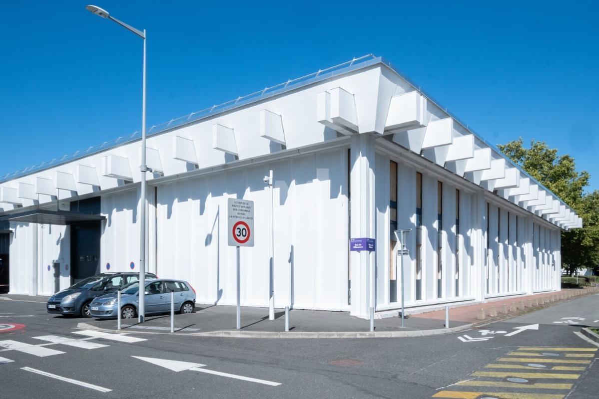 Light Industrial in Rungis to rent Building Photo- Image 1 of 2