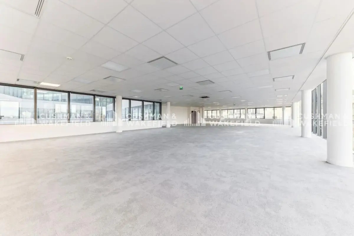 Office in Châtillon to rent Interior Photo- Image 1 of 8