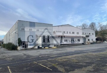 Industrial in Saint-Chéron for sale Building Photo- Image 1 of 12