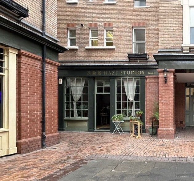 Pied Bull Yard, London to rent - Building Photo - Image 2 of 9