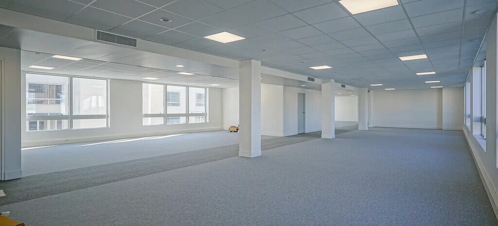 Location Bureaux 273 m² - Photo 1