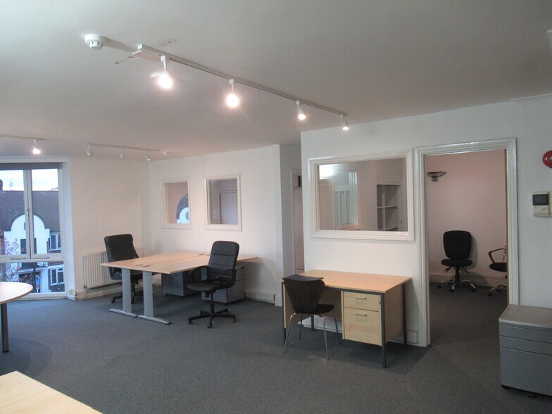16 West Barnes Ln, London to rent - Building Photo - Image 3 of 5
