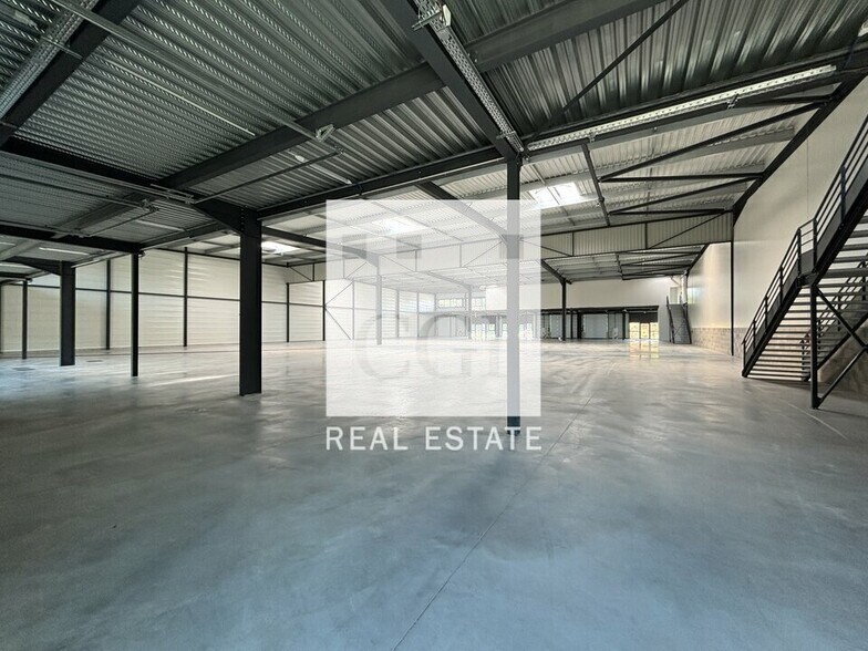 4 Impasse Joséphine Baker, Saint-Laurent-de-Mure to rent - Interior Photo - Image 2 of 15