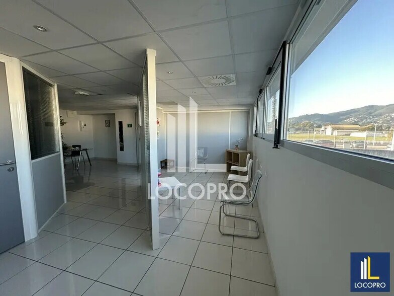 Office in Cannes to rent - Interior Photo - Image 3 of 9