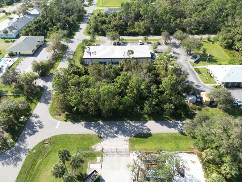 1483-1491 Lullaby St, Port Charlotte, FL for sale - Building Photo - Image 1 of 1