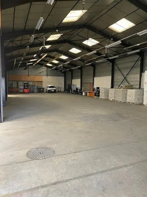 Location Local d'activités 1 100 m² - Photo 1