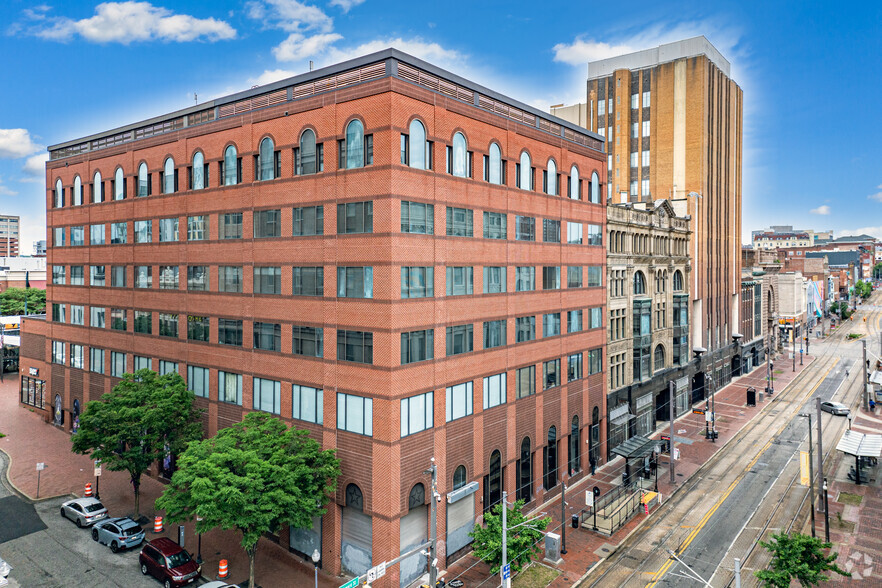 300 W Lexington St, Baltimore, MD for rent - Primary Photo - Image 1 of 5