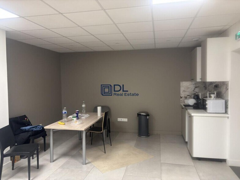 Light Industrial in Villeneuve-Saint-Georges to rent - Interior Photo - Image 3 of 5