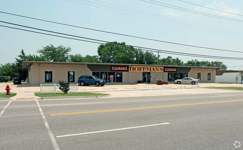 202 S Broadway St, Moore, OK for sale - Primary Photo - Image 1 of 1