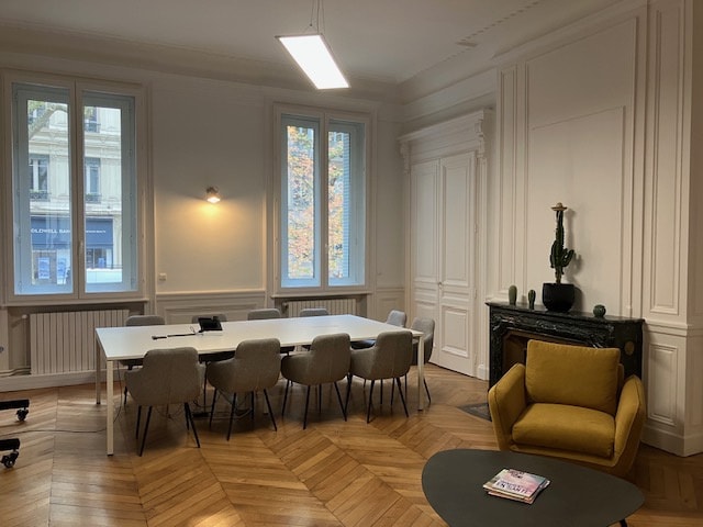 Retail in Lyon to rent - Building Photo - Image 2 of 30