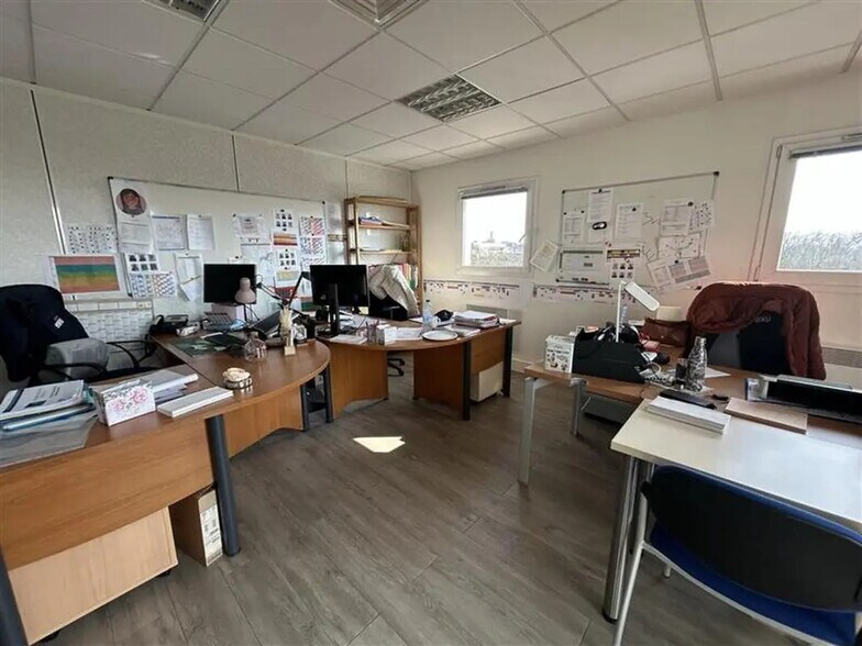 Office in Dijon to rent - Building Photo - Image 3 of 8