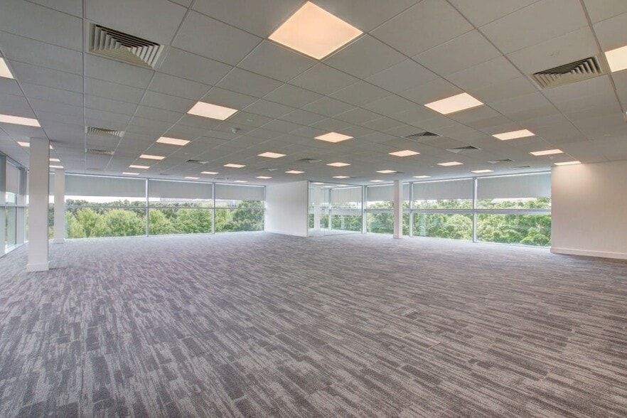 Lakeside Blvd, Doncaster to rent - Building Photo - Image 1 of 15