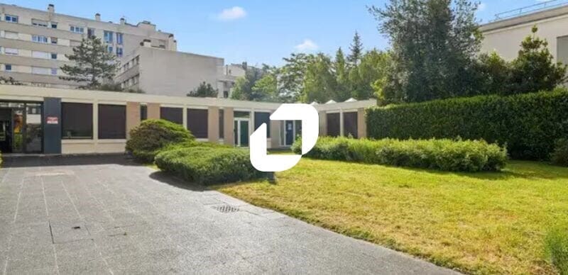 Office in Courbevoie to rent Building Photo- Image 1 of 21