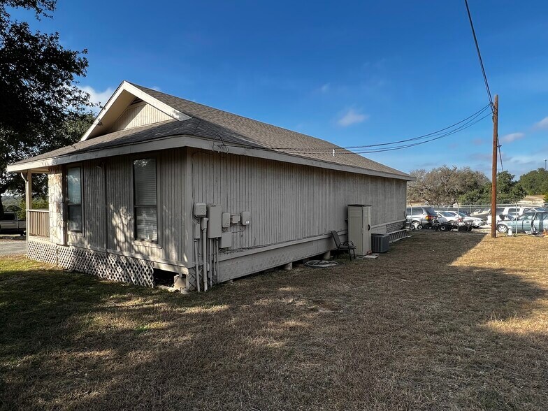 16740 FM 306, Canyon Lake, TX for rent - Building Photo - Image 2 of 3