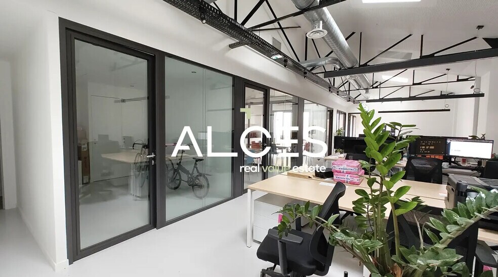 Office in Bordeaux to rent - Interior Photo - Image 2 of 2