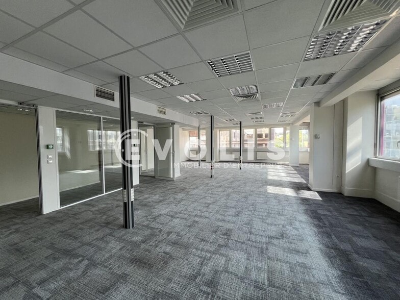 9-11 Avenue Du Val De Fontenay, Fontenay-sous-Bois to rent - Interior Photo - Image 2 of 23