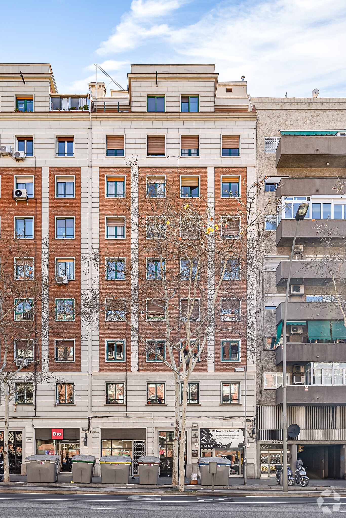 Retail in Barcelona, Barcelona to rent Primary Photo- Image 1 of 2