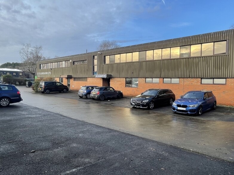 43 Woolmer Way, Bordon to rent - Building Photo - Image 2 of 3