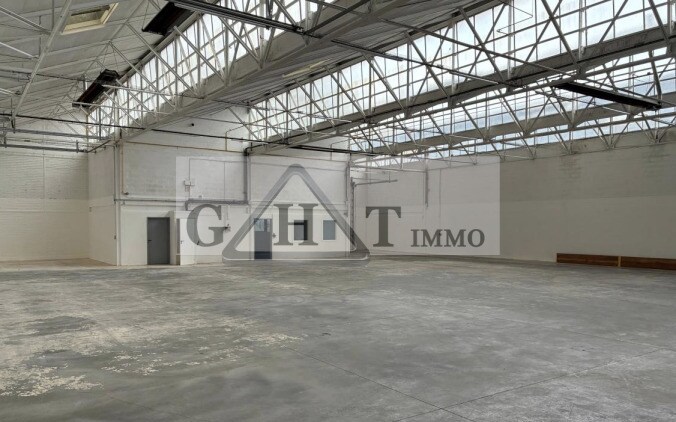 Industrial in Massy to rent - Interior Photo - Image 2 of 3
