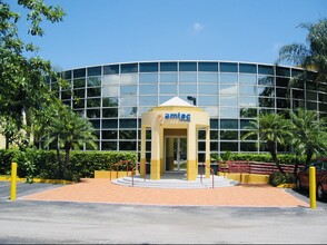 8081 NW 31st St, Miami, FL for rent Building Photo- Image 1 of 2