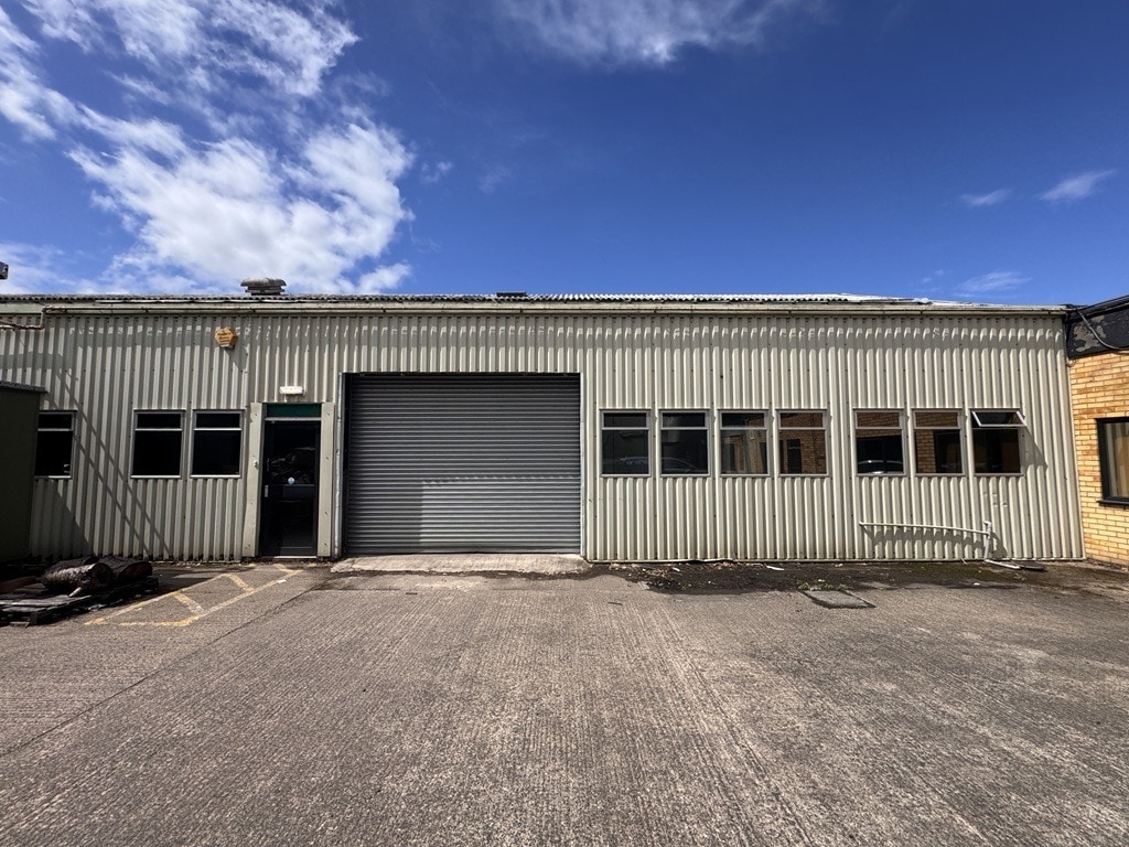 Spring Ln S, Malvern to rent Building Photo- Image 1 of 4