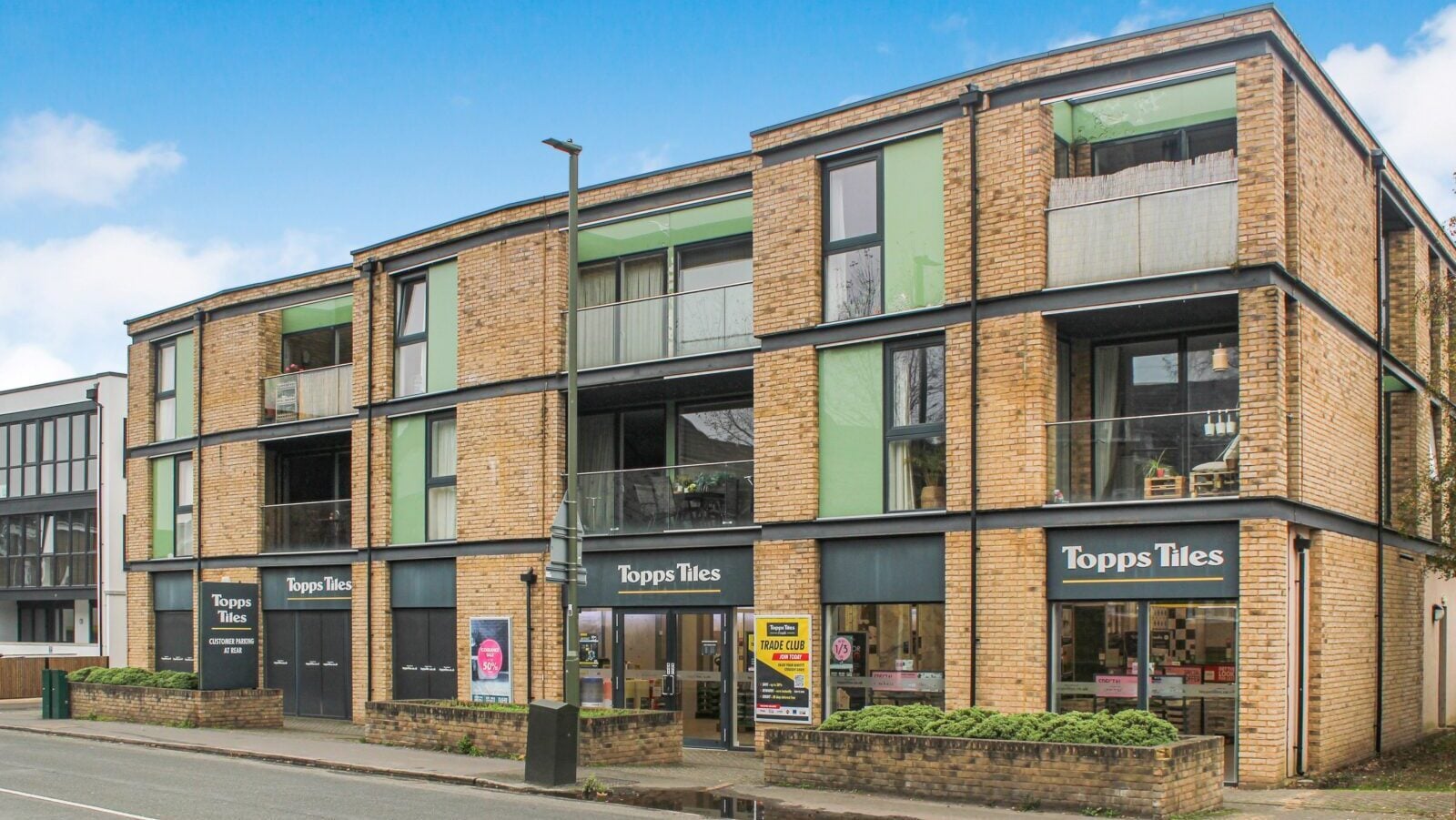 131-141 Goldsworth Rd, Woking to rent Primary Photo- Image 1 of 9
