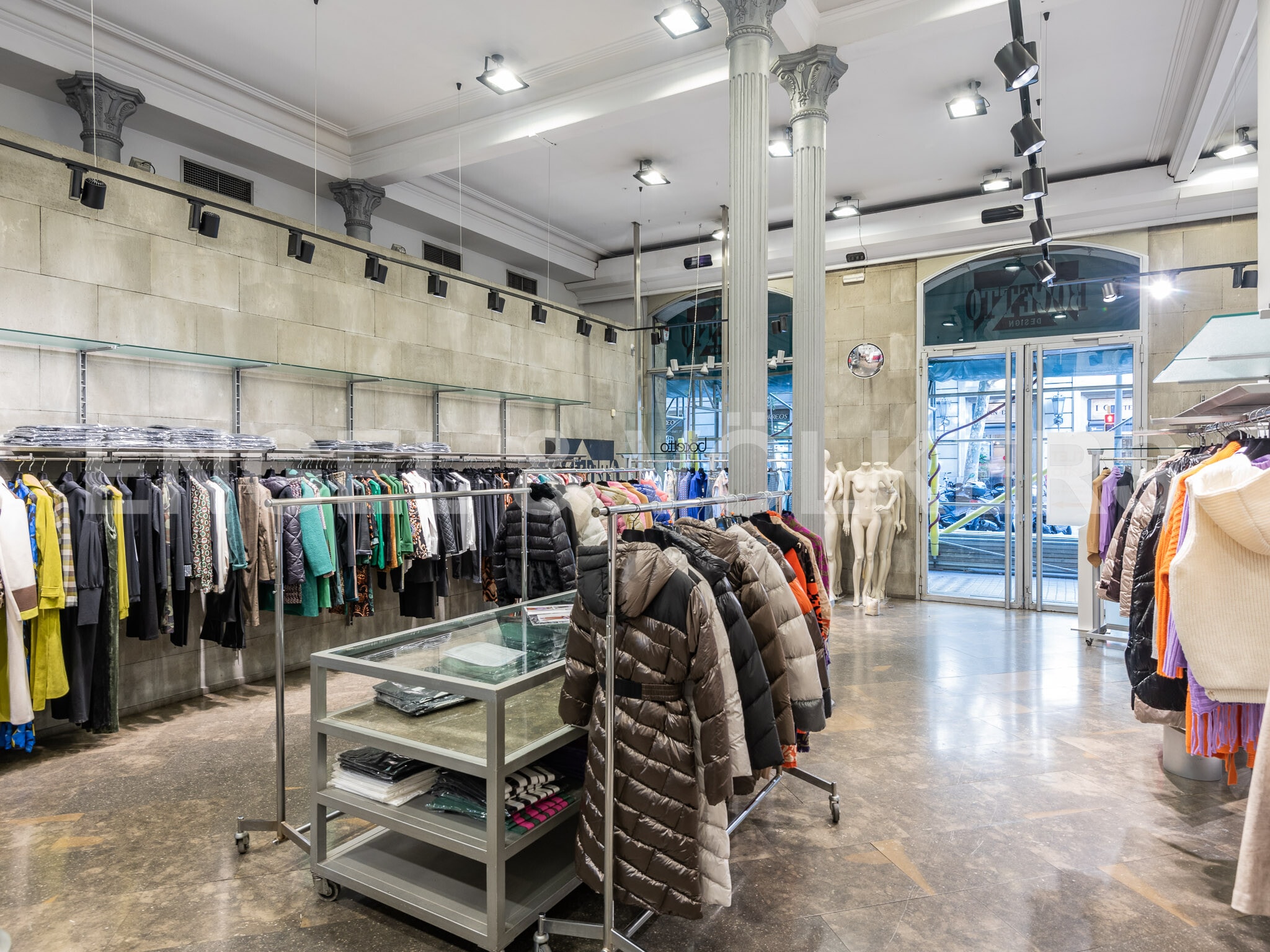Retail in Barcelona, Barcelona to rent Interior Photo- Image 1 of 15